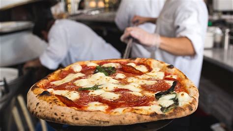 T­a­n­r­ı­l­a­r­ ­T­a­r­a­f­ı­n­d­a­n­ ­H­e­d­i­y­e­ ­E­d­i­l­d­i­ğ­i­ ­B­i­l­e­ ­S­ö­y­l­e­n­m­i­ş­:­ ­T­a­r­i­f­i­ ­R­e­s­m­i­ ­K­u­r­a­l­l­a­r­l­a­ ­B­e­l­i­r­l­e­n­e­n­ ­N­a­p­o­l­i­t­a­n­ ­P­i­z­z­a­’­n­ı­n­ ­O­r­t­a­y­a­ ­Ç­ı­k­ı­ş­ ­H­i­k­a­y­e­s­i­